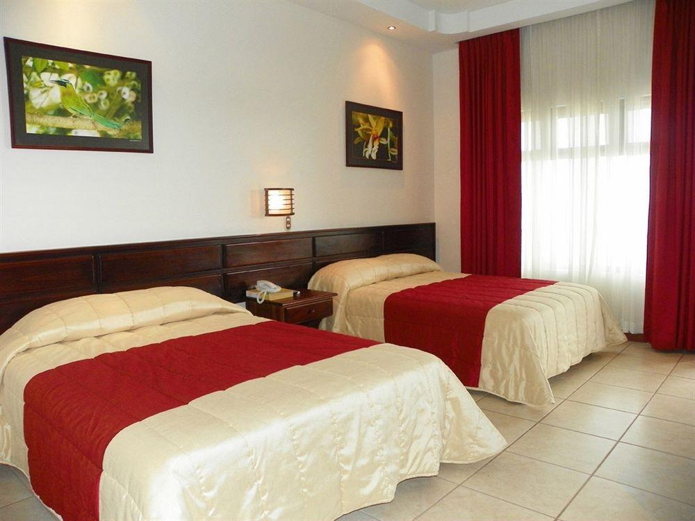 Hotel Suerre Guapiles Exterior photo