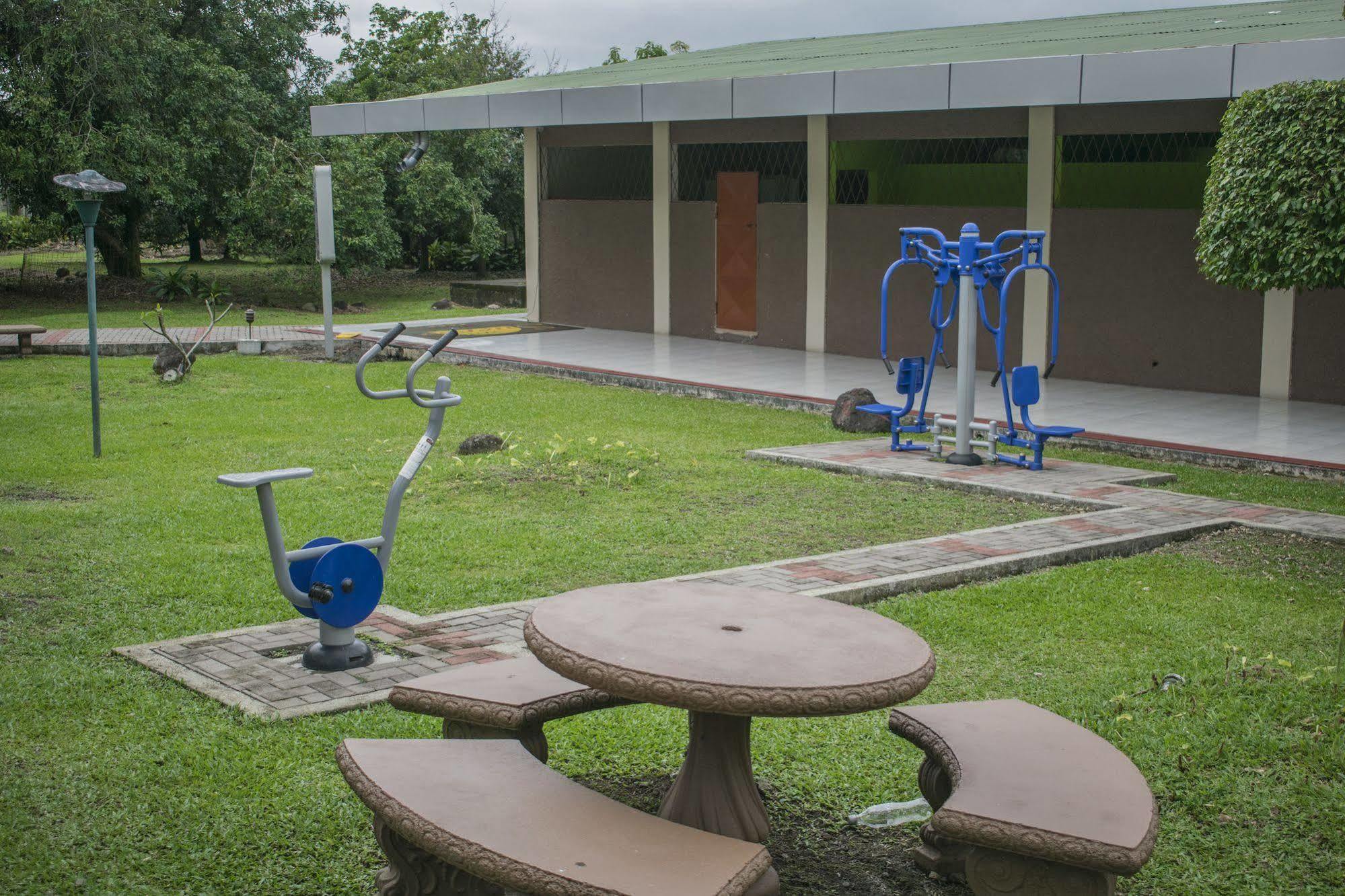 Hotel Suerre Guapiles Exterior photo